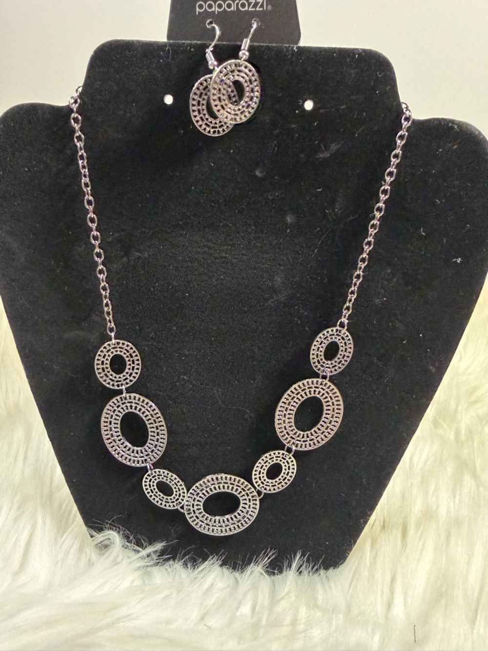🩷5/$10🩷 Paparazzi Silver Oval Link Necklace & Earring Set - Statement Jewelry